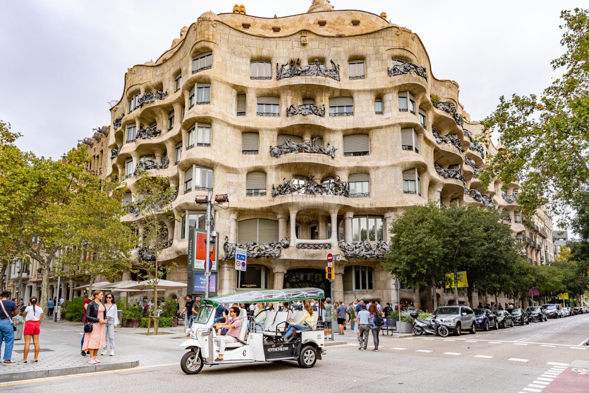 Tuk tuk tour Casa Milà Tuk tuk tour Casa Milà