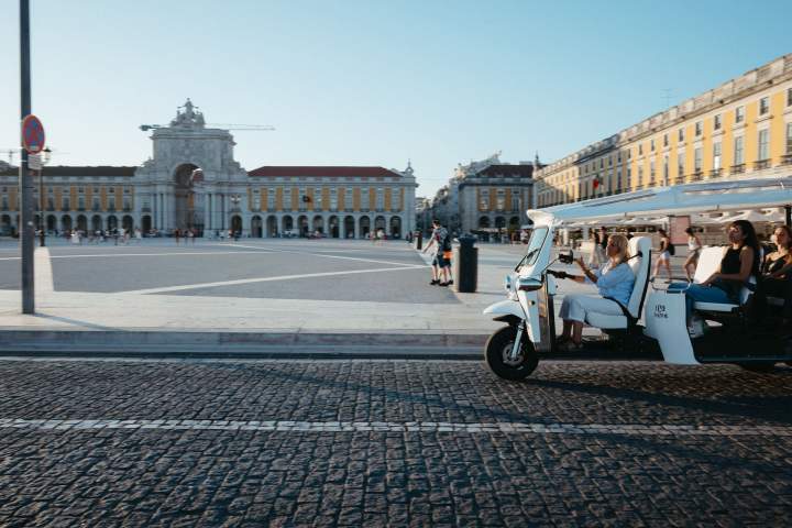 a person sitting on a motorcycle in front of a building